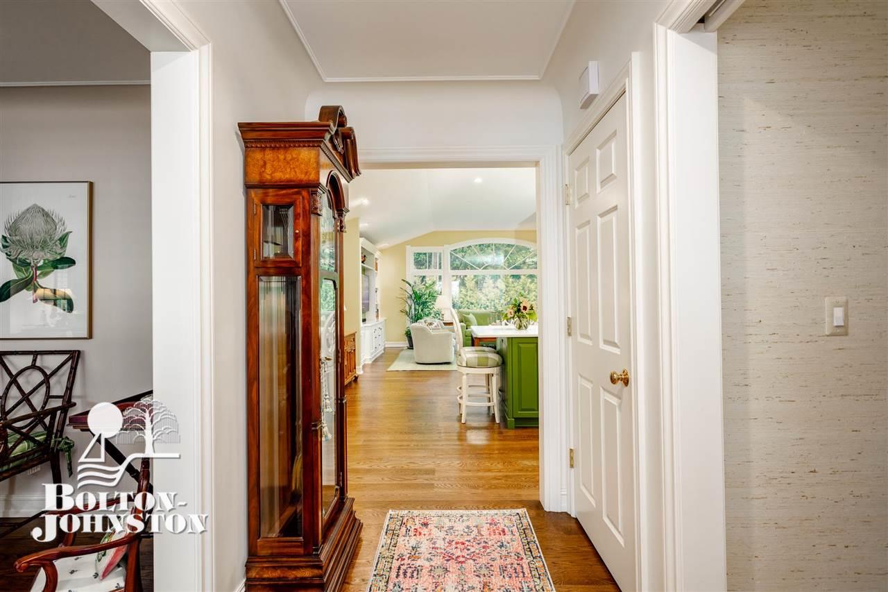 271 Stephens Road Grosse Pointe, MI 48236 - Photo 9 of 43 Foyer