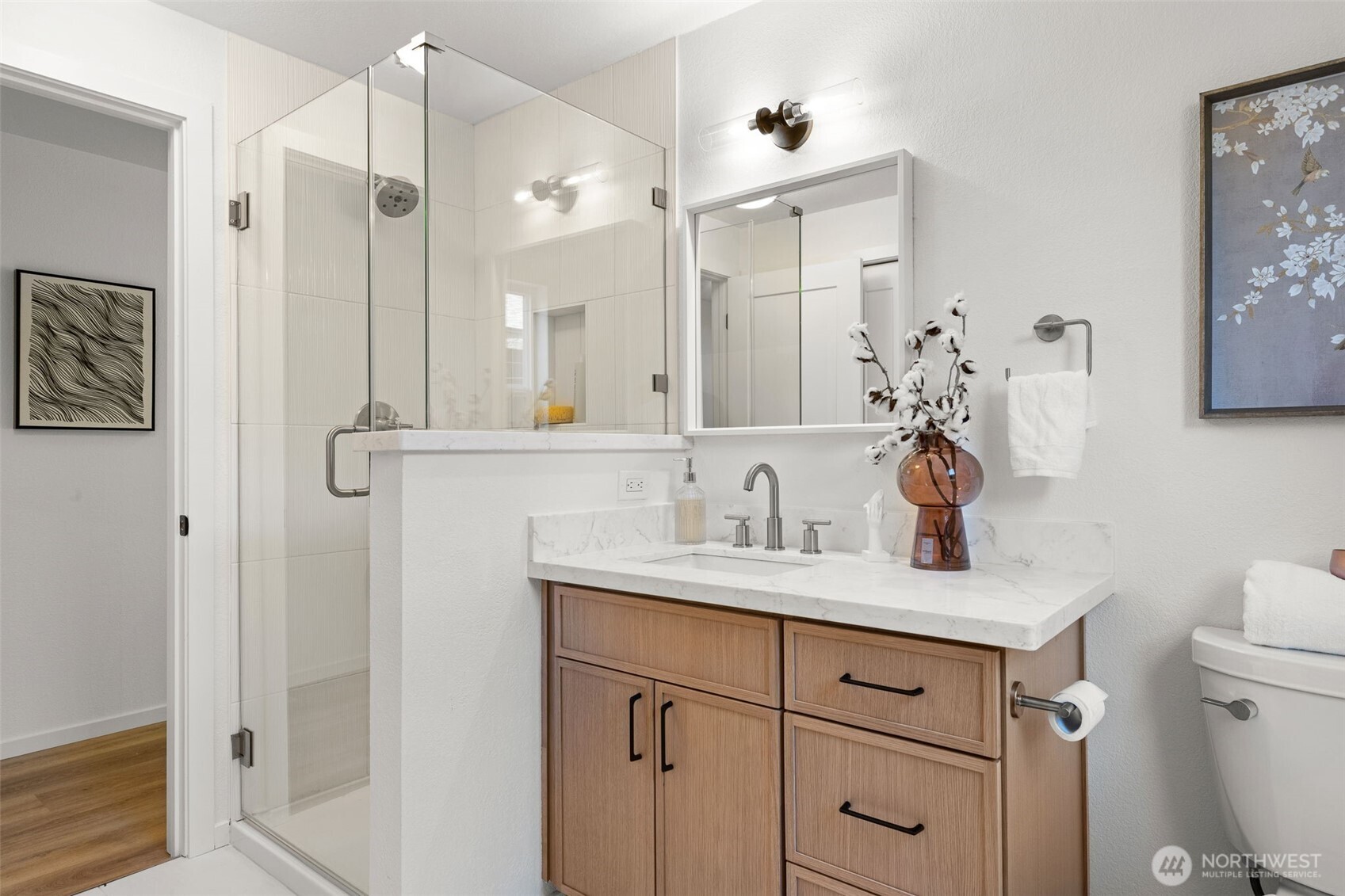 9526 Interlake Avenue North Seattle, WA 98103 - Photo 11 of 34