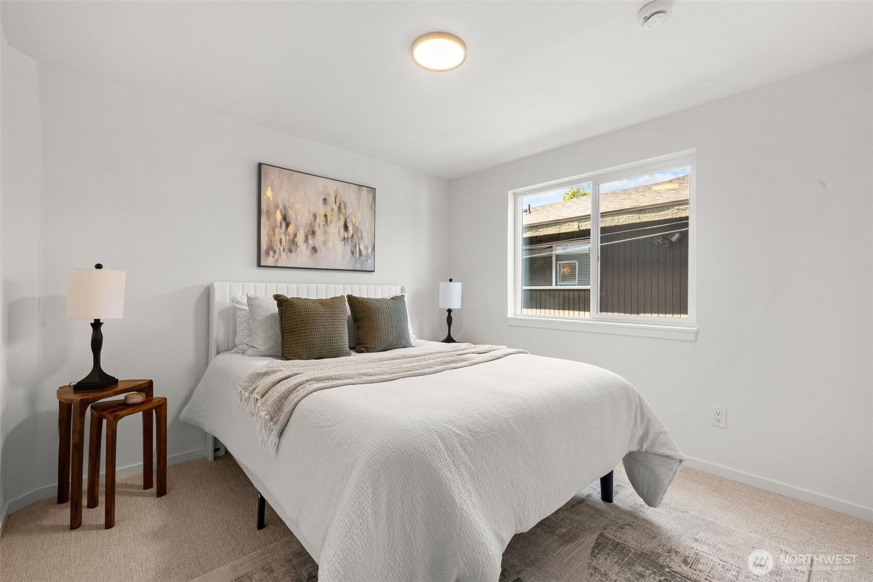 9526 Interlake Avenue North Seattle, WA 98103 - Photo 12 of 34