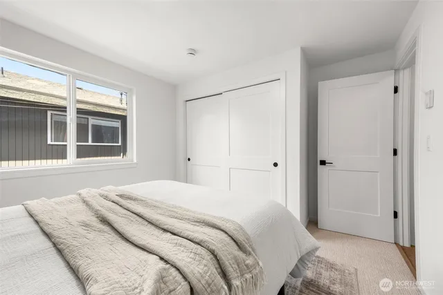 $720,000 | 9526 Interlake Avenue North, Seattle, WA 98103