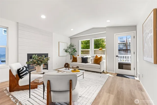 $720,000 | 9526 Interlake Avenue North, Seattle, WA 98103