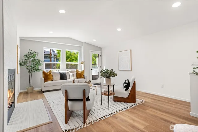 $720,000 | 9526 Interlake Avenue North, Seattle, WA 98103