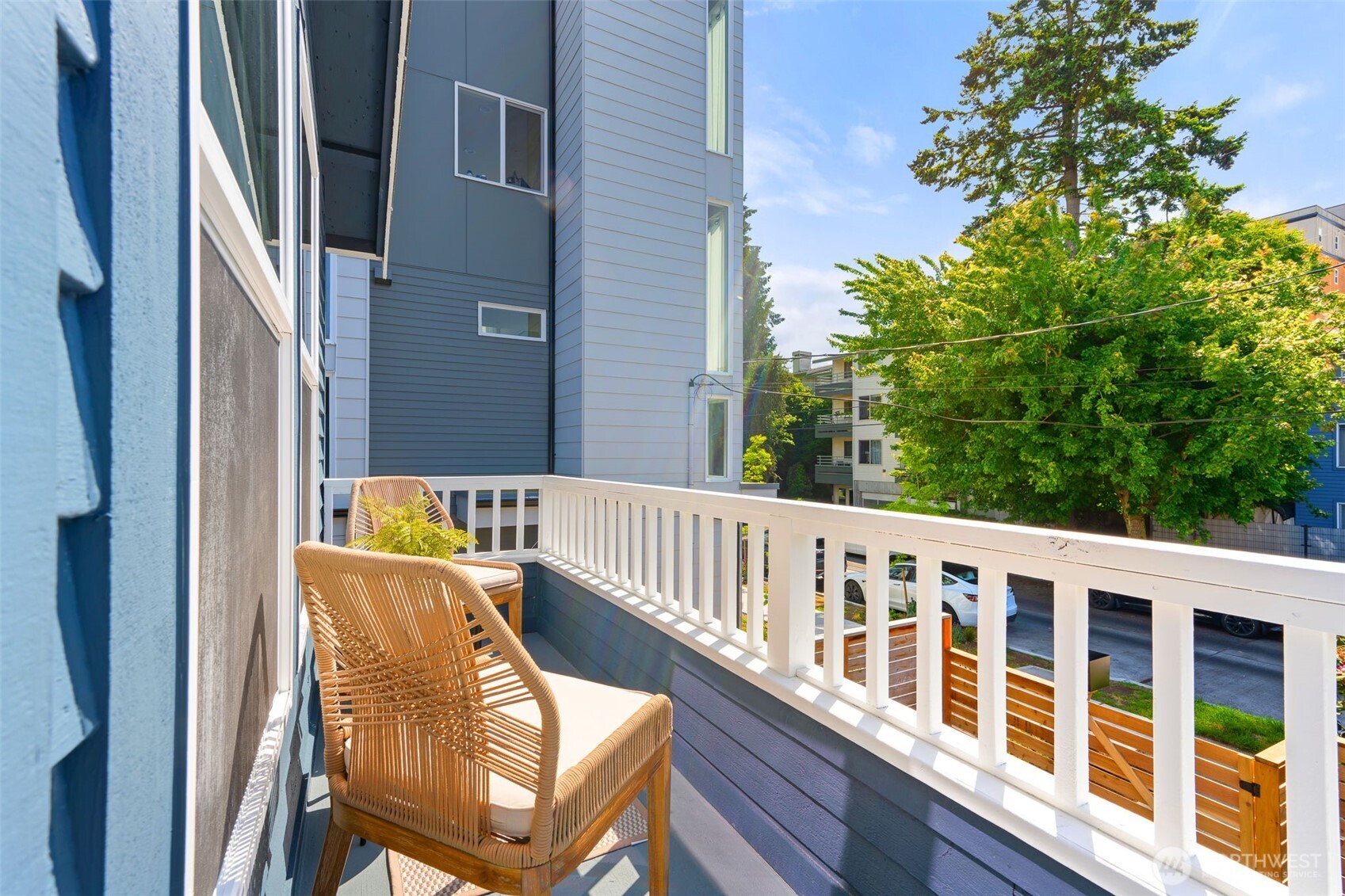 9526 Interlake Avenue North Seattle, WA 98103 - Photo 18 of 34