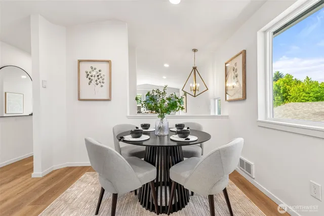 $720,000 | 9526 Interlake Avenue North, Seattle, WA 98103