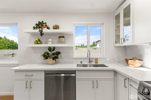 $720,000 | 9526 Interlake Avenue North, Seattle, WA 98103