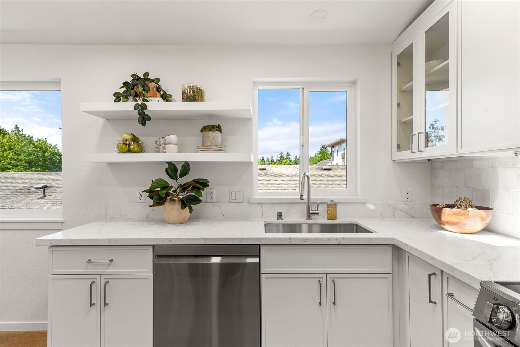 9526 Interlake Avenue North Seattle, WA 98103 - Photo 25 of 34