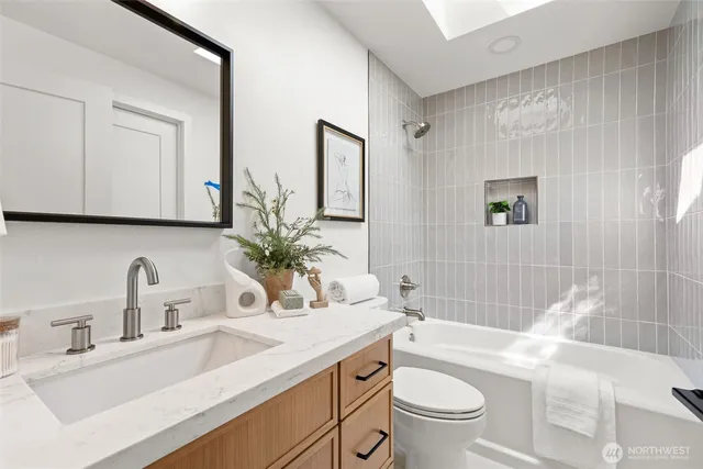 $720,000 | 9526 Interlake Avenue North, Seattle, WA 98103