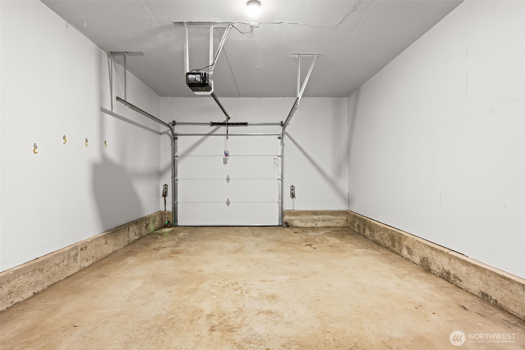 9526 Interlake Avenue North Seattle, WA 98103 - Photo 31 of 34