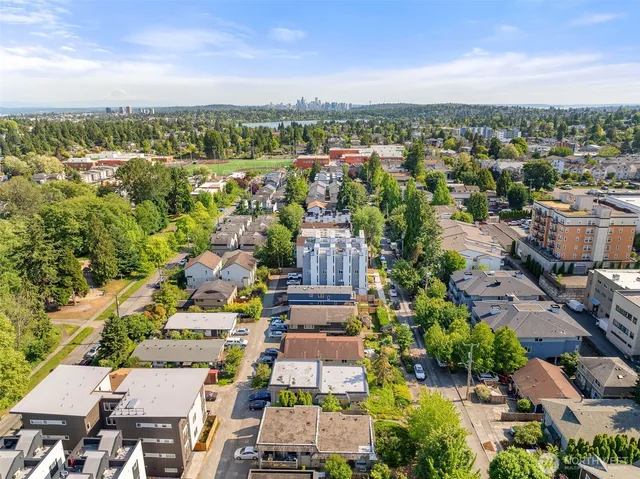 $720,000 | 9526 Interlake Avenue North, Seattle, WA 98103