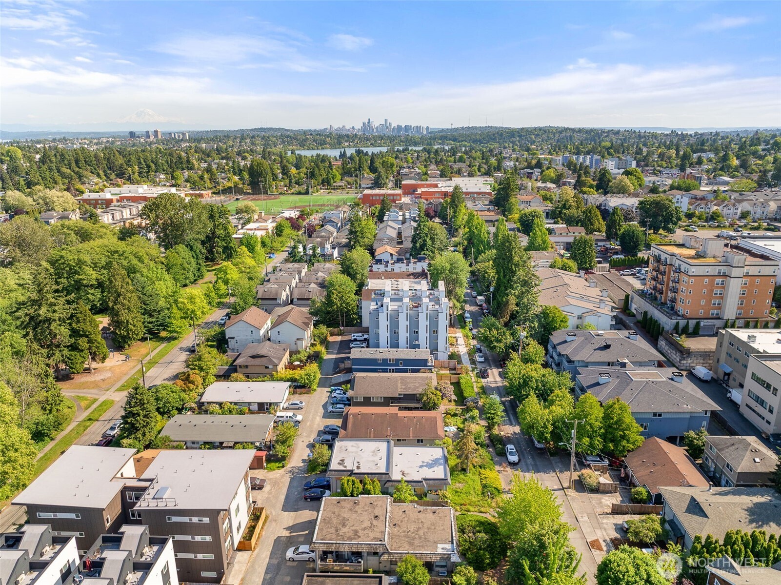 9526 Interlake Avenue North Seattle, WA 98103 - Photo 34 of 34