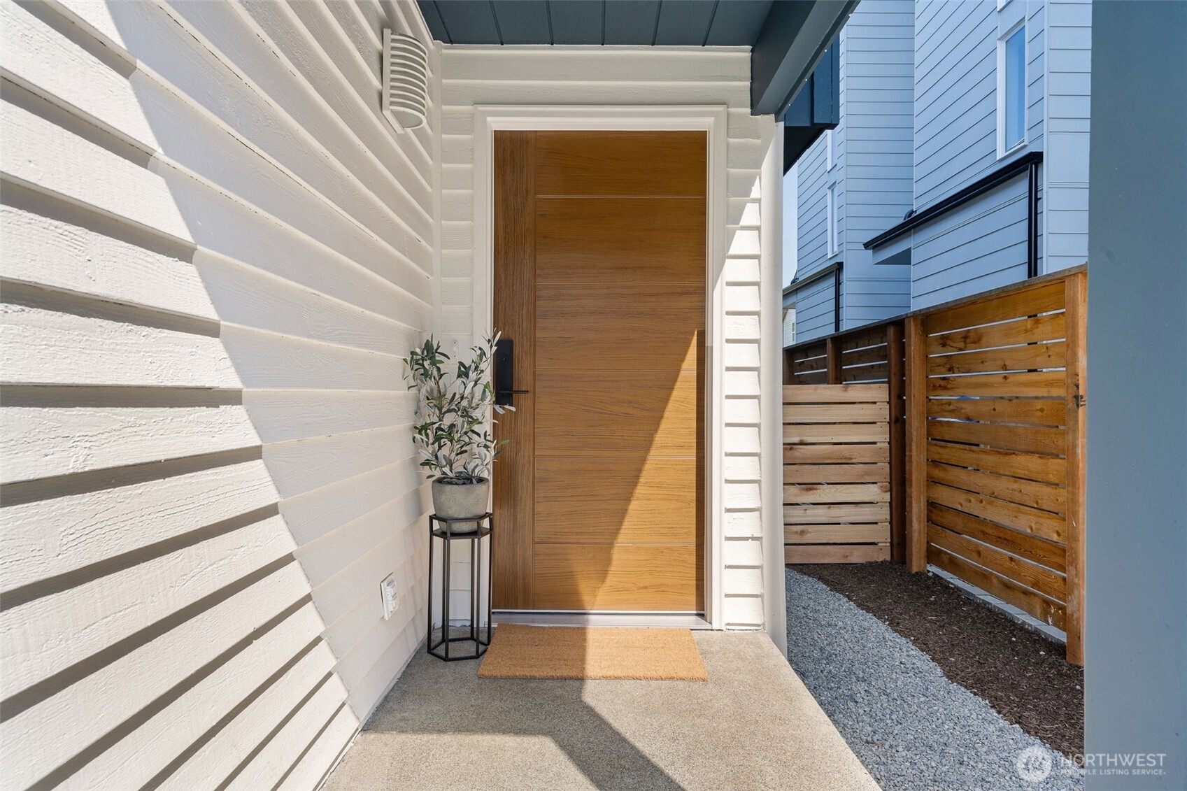 9526 Interlake Avenue North Seattle, WA 98103 - Photo 4 of 34