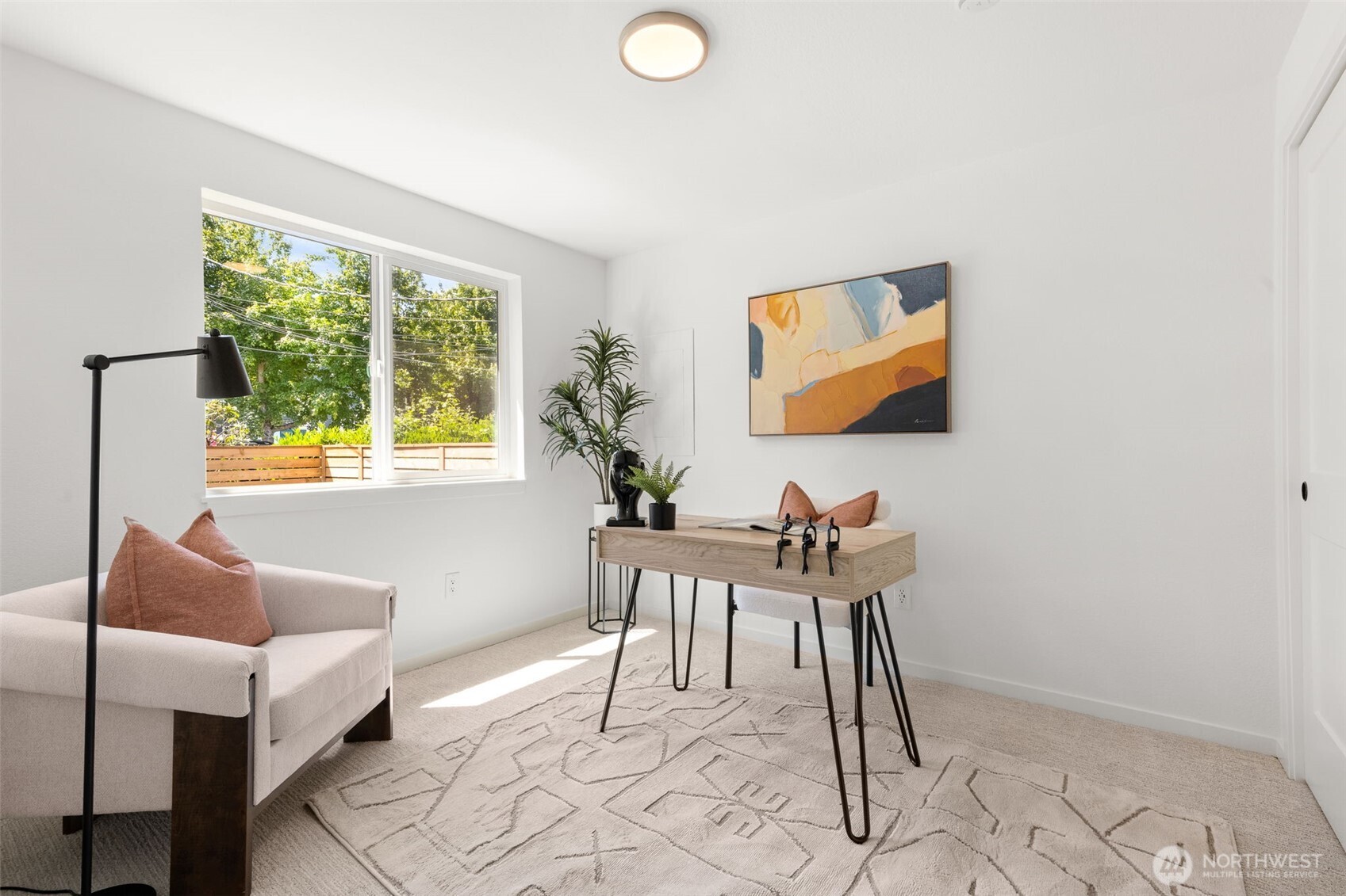 9526 Interlake Avenue North Seattle, WA 98103 - Photo 6 of 34