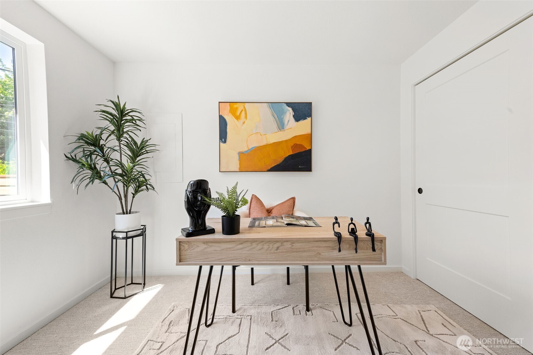 9526 Interlake Avenue North Seattle, WA 98103 - Photo 7 of 34