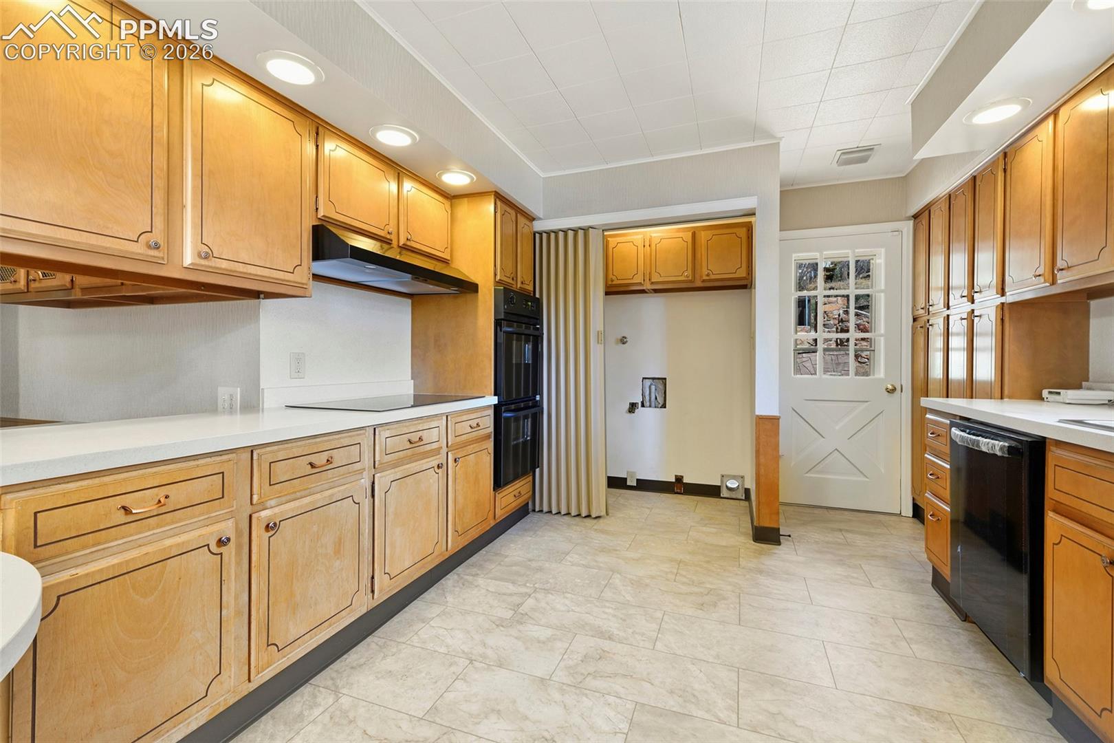 4530 Hagerman Road Cascade, CO 80809 - Photo 18 of 47 Kitchen With View Of Laundry Closet