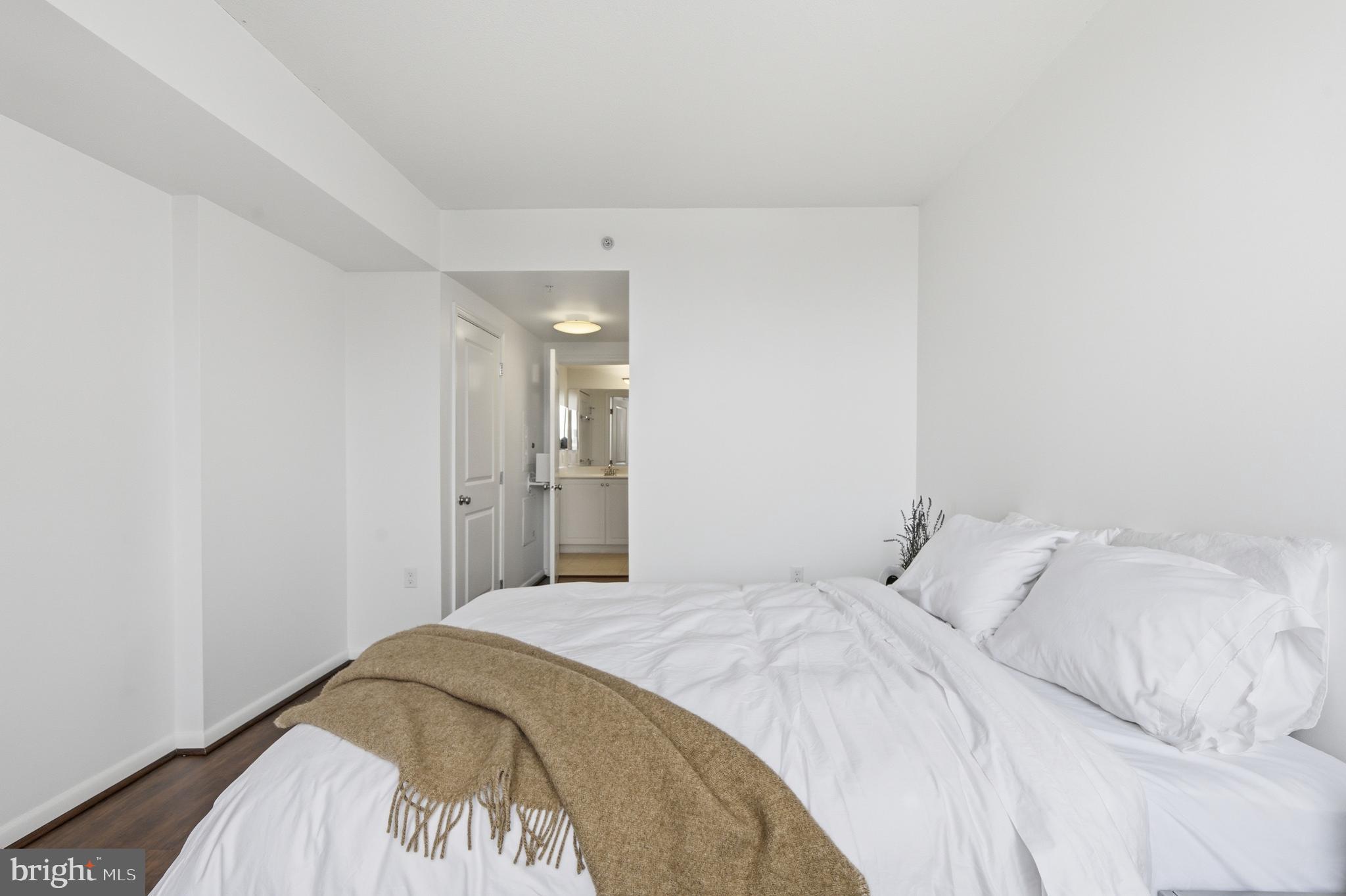 851 North Glebe Road, Unit 915 Arlington, VA 22203 - Photo 17 of 30