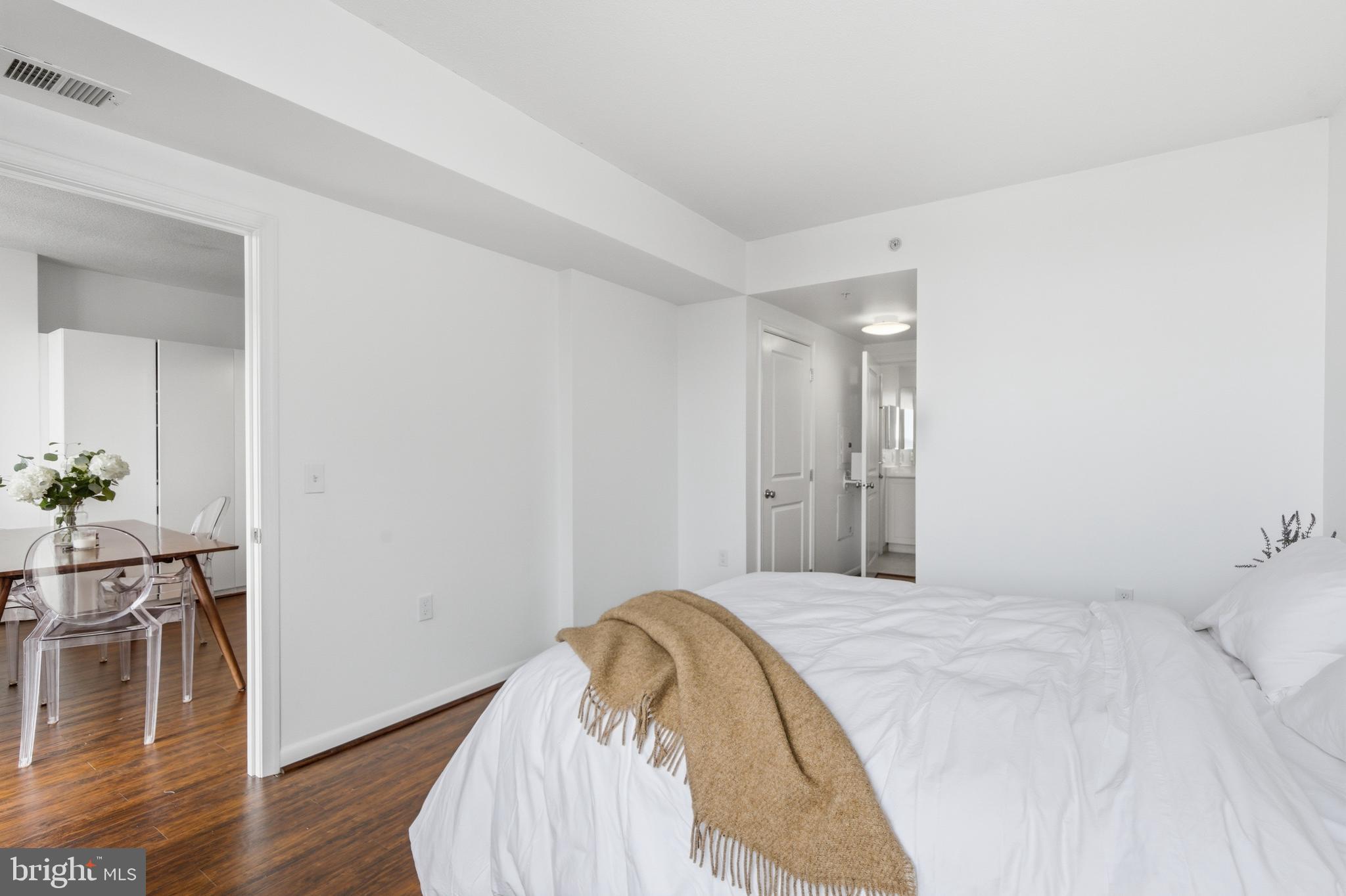 851 North Glebe Road, Unit 915 Arlington, VA 22203 - Photo 18 of 30