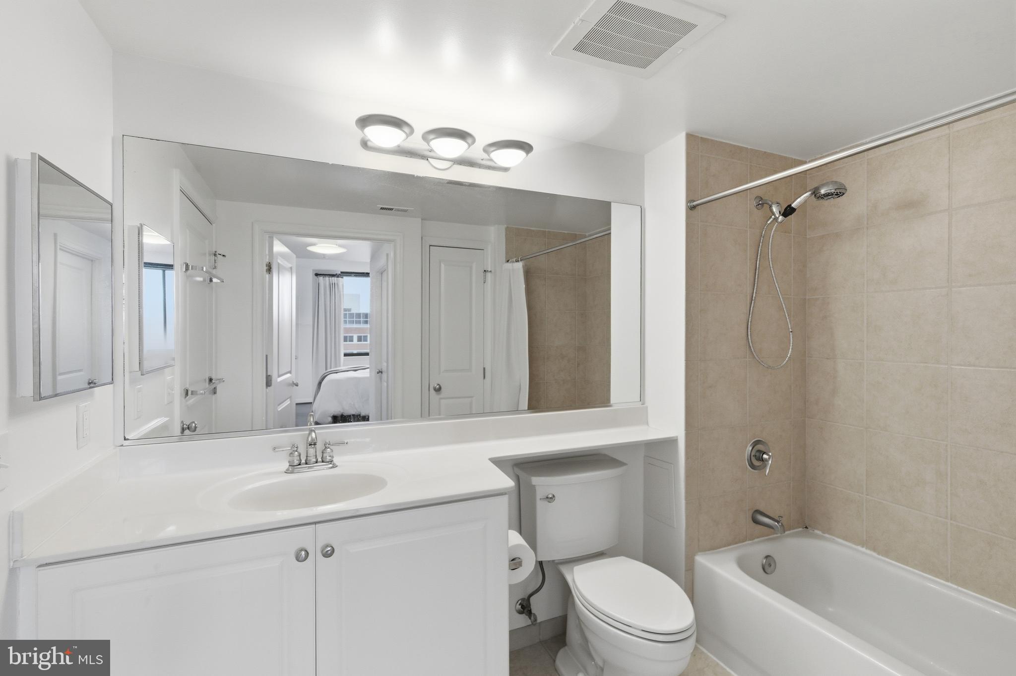 851 North Glebe Road, Unit 915 Arlington, VA 22203 - Photo 23 of 30