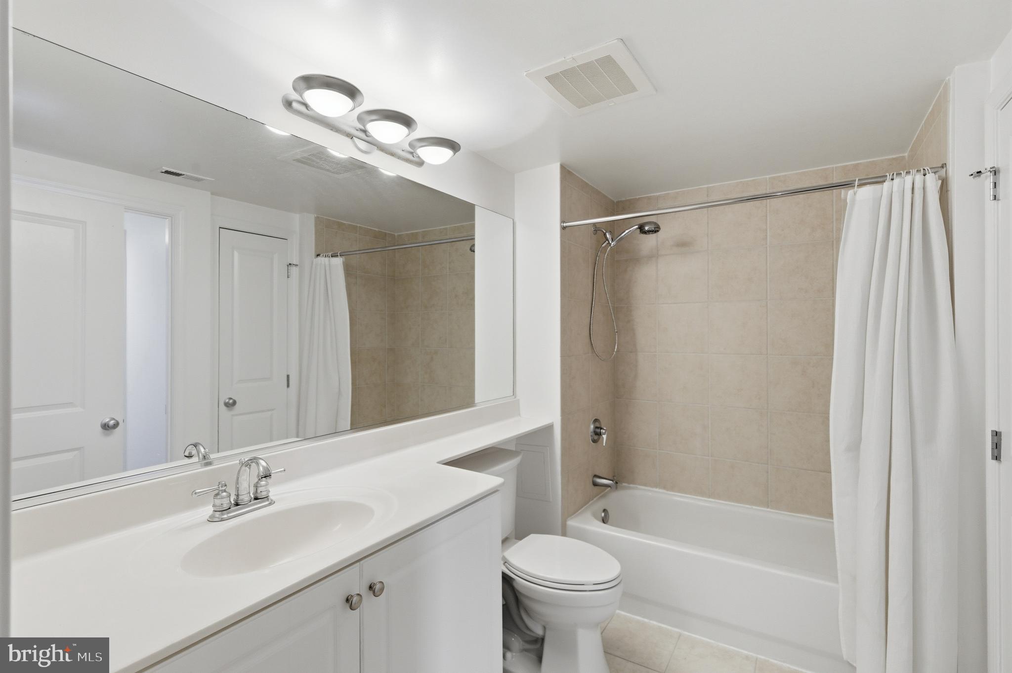 851 North Glebe Road, Unit 915 Arlington, VA 22203 - Photo 24 of 30