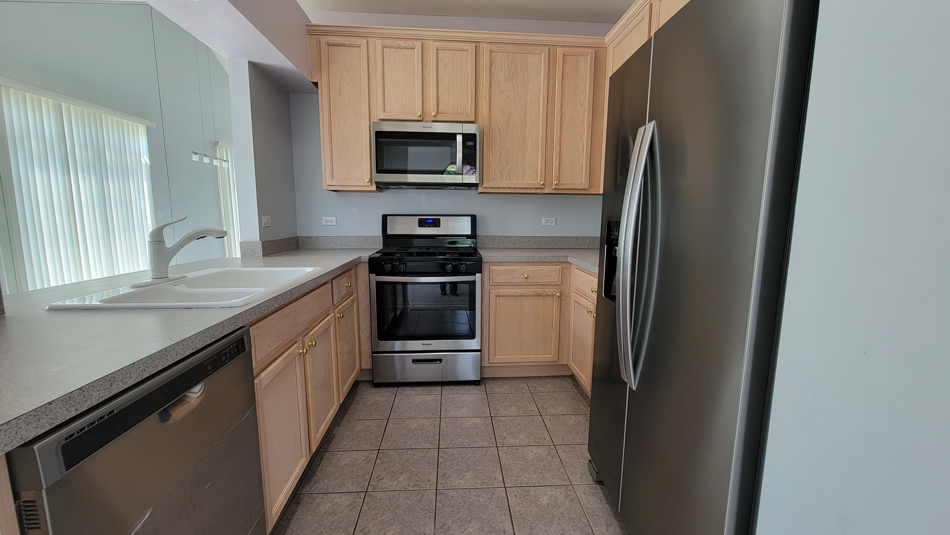 609 Prestwick Lane Wheeling, IL 60090 - Photo 2 of 13