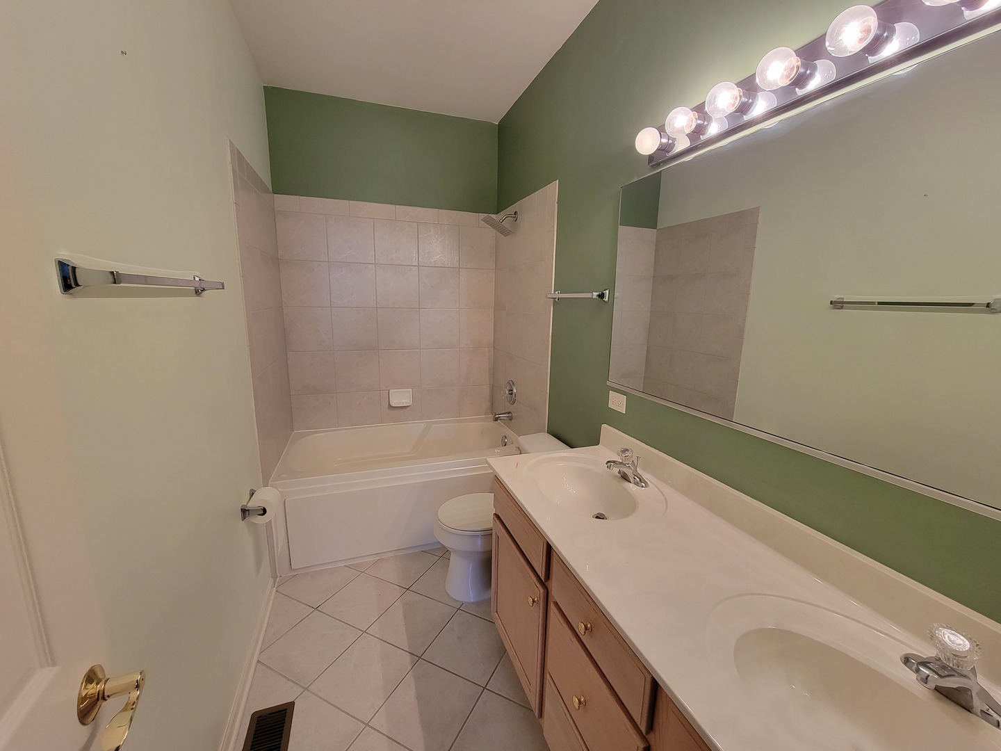 609 Prestwick Lane Wheeling, IL 60090 - Photo 6 of 13