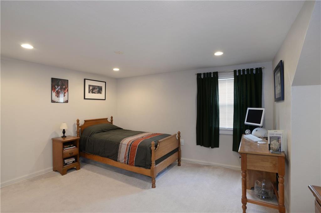 544 Loretto Road Pittsburgh, PA 15217 - Photo 13 of 22 Gallery Image 13