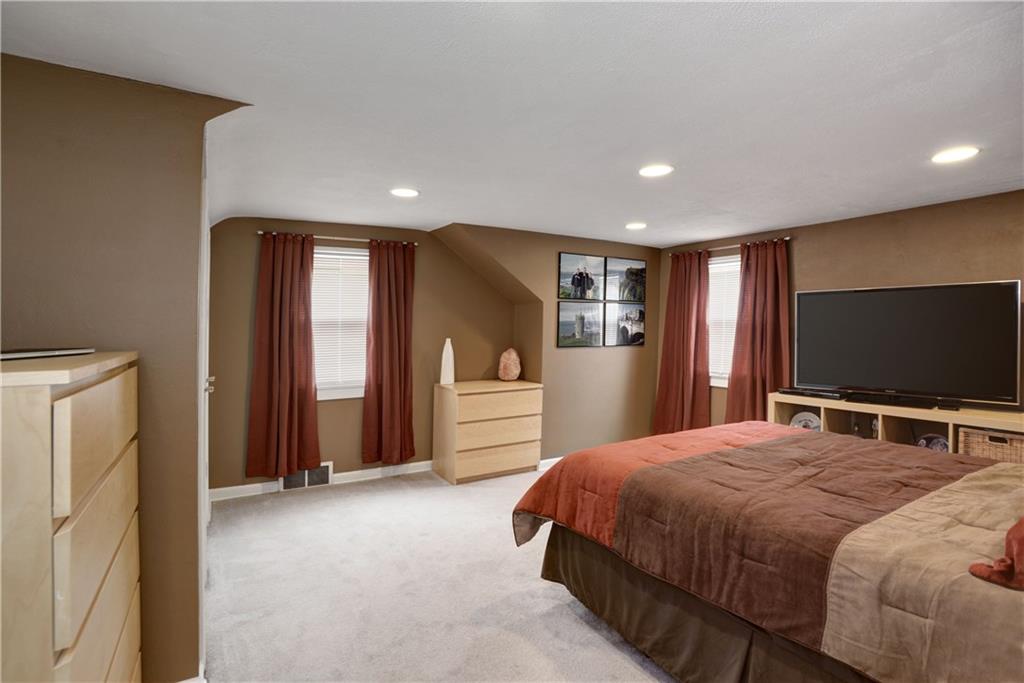 544 Loretto Road Pittsburgh, PA 15217 - Photo 15 of 22 Gallery Image 15