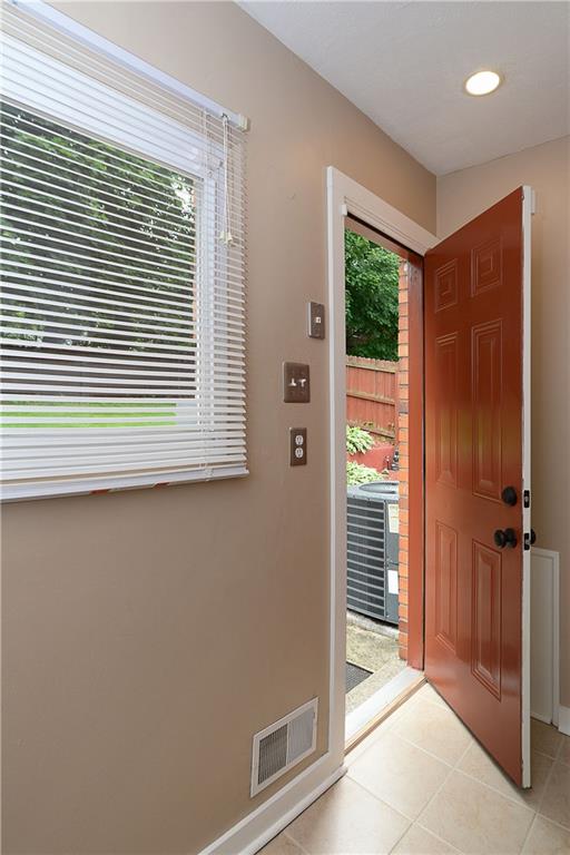 544 Loretto Road Pittsburgh, PA 15217 - Photo 6 of 22 Gallery Image 6