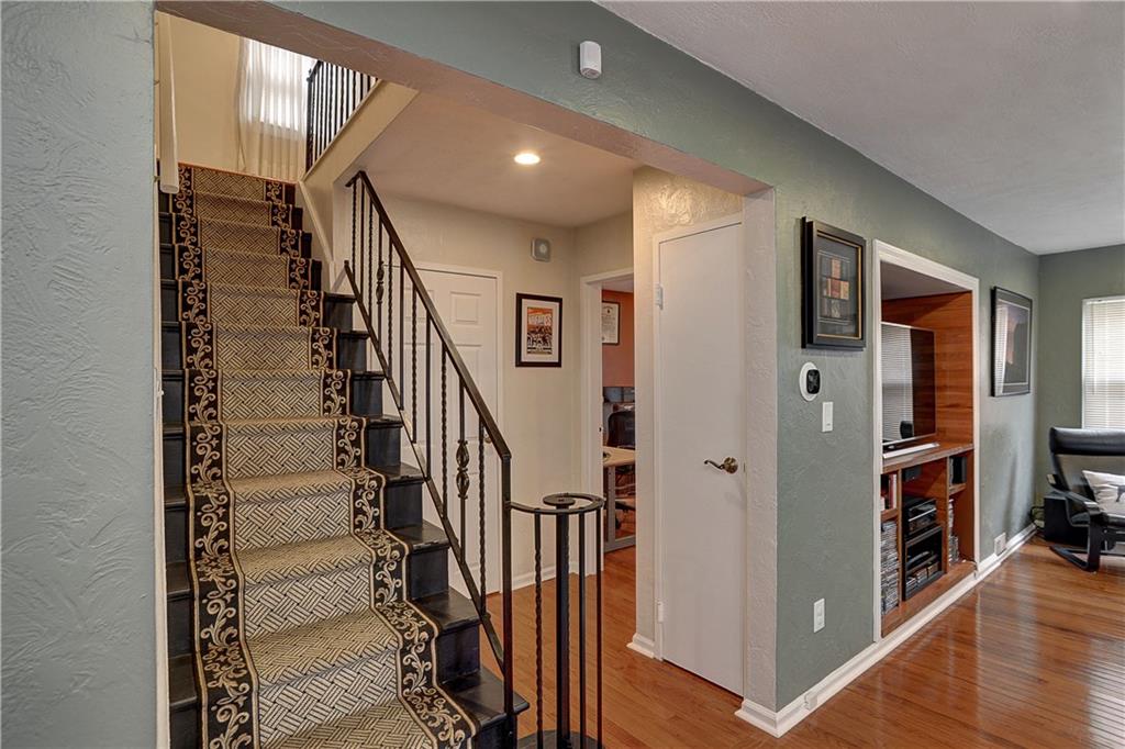 544 Loretto Road Pittsburgh, PA 15217 - Photo 7 of 22 Gallery Image 7