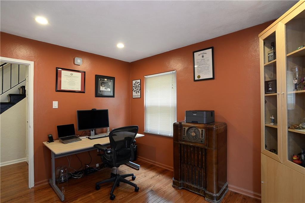 544 Loretto Road Pittsburgh, PA 15217 - Photo 8 of 22 Gallery Image 8