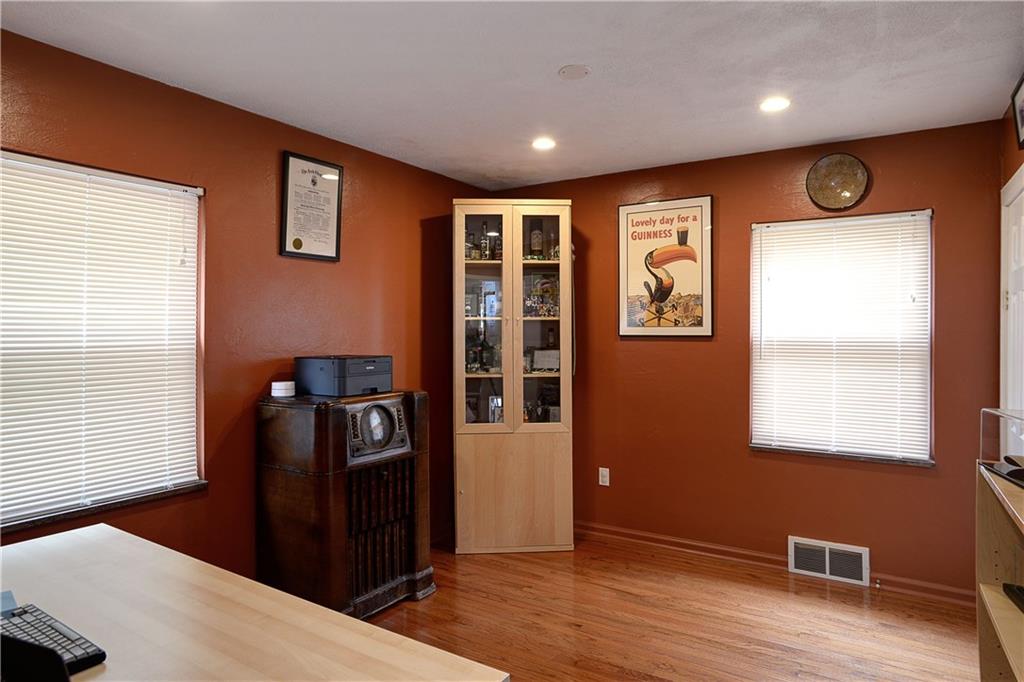544 Loretto Road Pittsburgh, PA 15217 - Photo 9 of 22 Gallery Image 9
