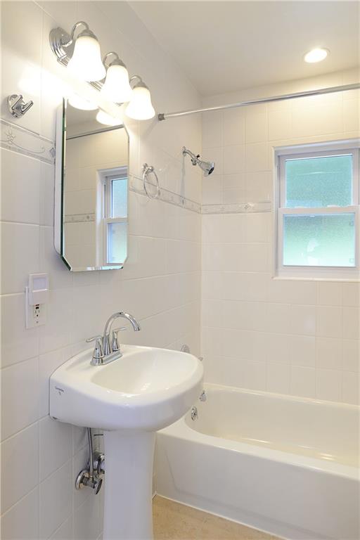 544 Loretto Road Pittsburgh, PA 15217 - Photo 10 of 22 Gallery Image 10
