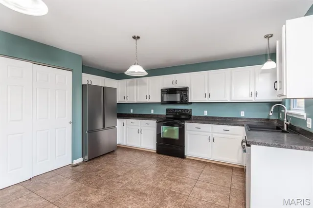 $329,900 | 909 Winston Court, Hillsboro, MO 63050