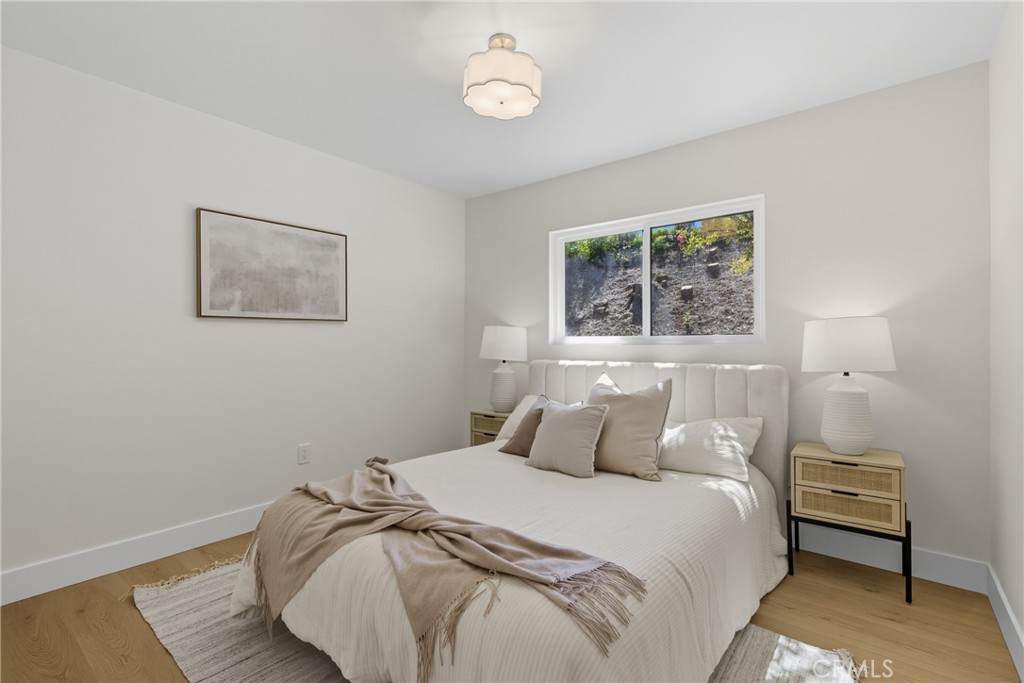 226 Tennyson Street Thousand Oaks, CA 91360 - Photo 13 of 27 a bedroom with a bed and a chair