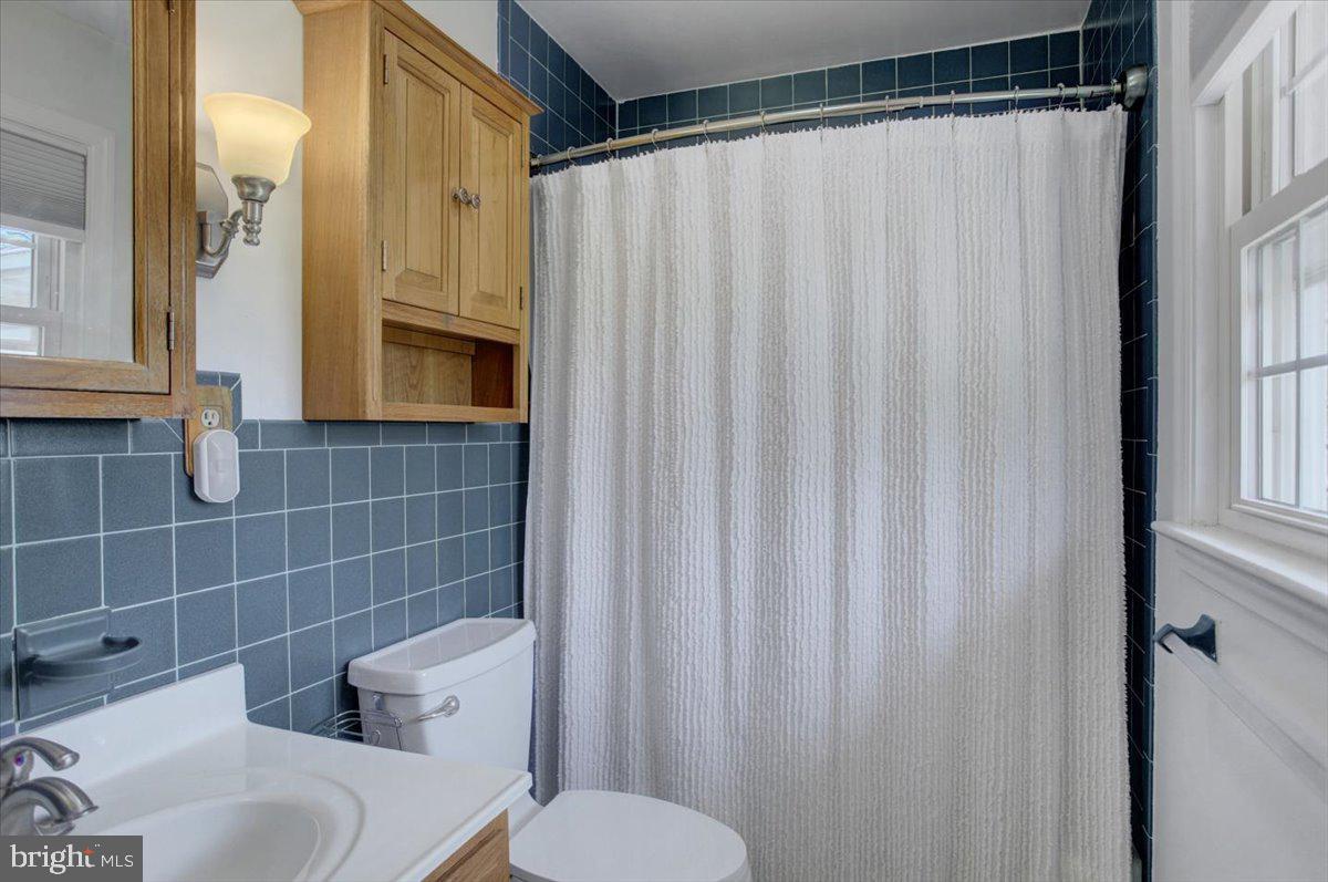 16829 Sterling Road Williamsport, MD 21795 - Photo 12 of 25 Primary Bathroom