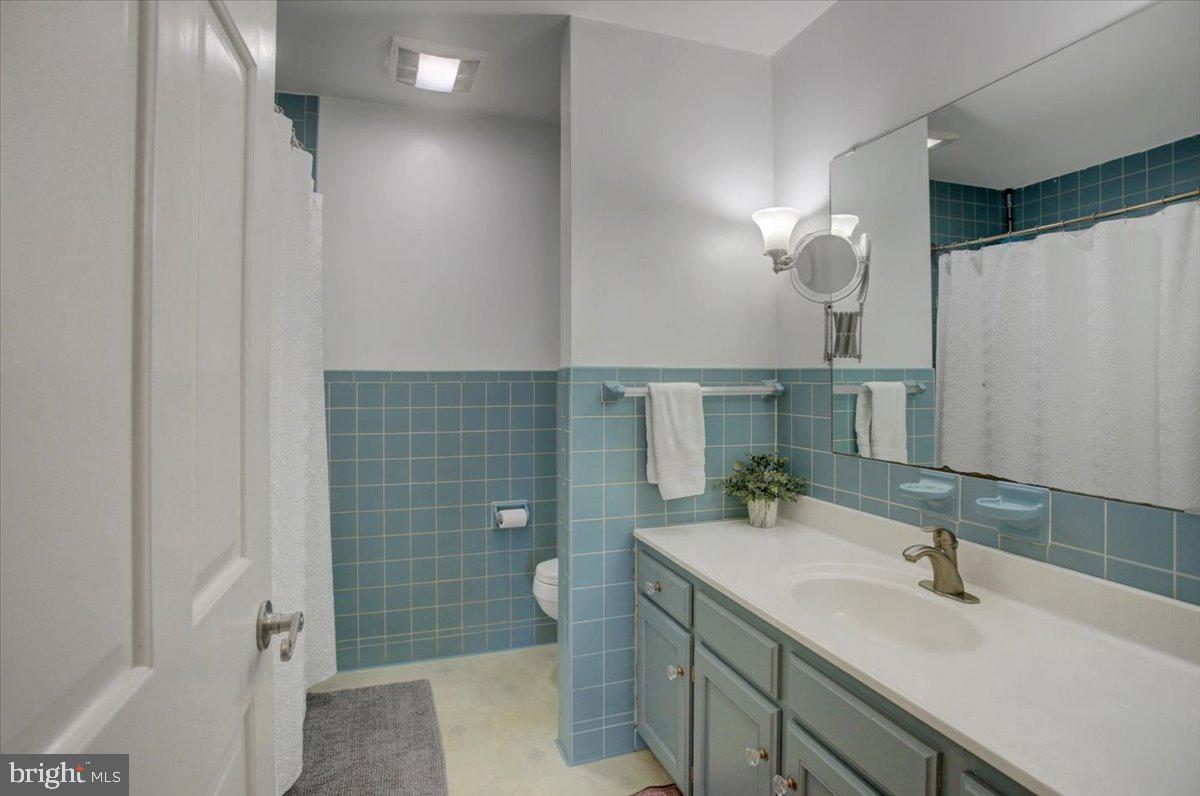 16829 Sterling Road Williamsport, MD 21795 - Photo 15 of 25 Bathroom