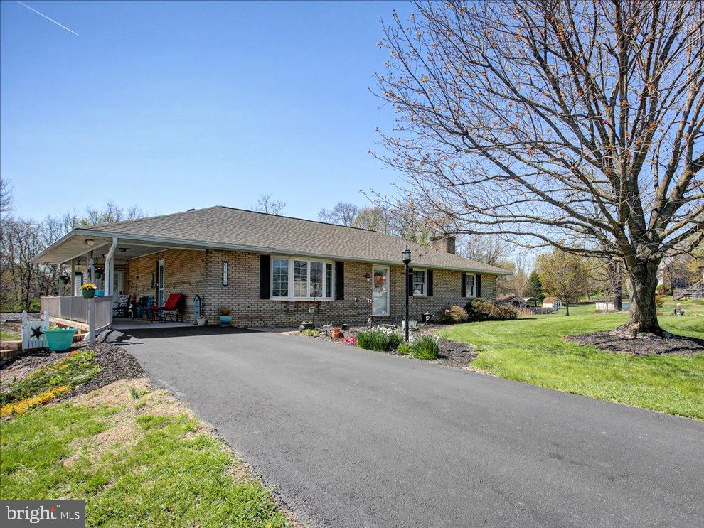 16829 Sterling Road Williamsport, MD 21795 - Photo 2 of 25 Upper Driveway
