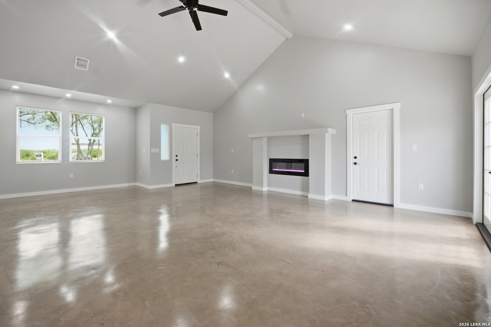157 Sylas Hayes Loop Pleasanton, TX 78064 - Photo 7 of 32