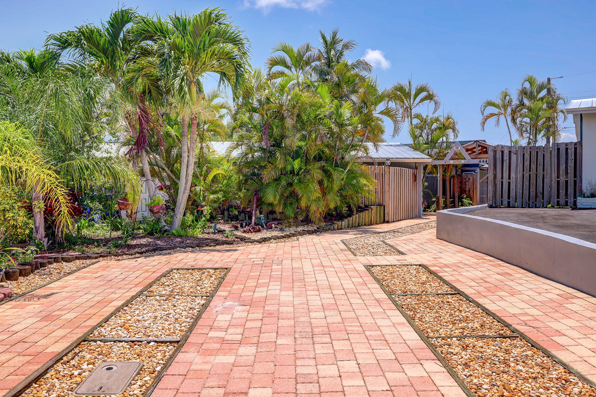 444 Robalo Court Stuart, FL 34996 - Photo 4 of 75 01_632a0607_08_09_10_11