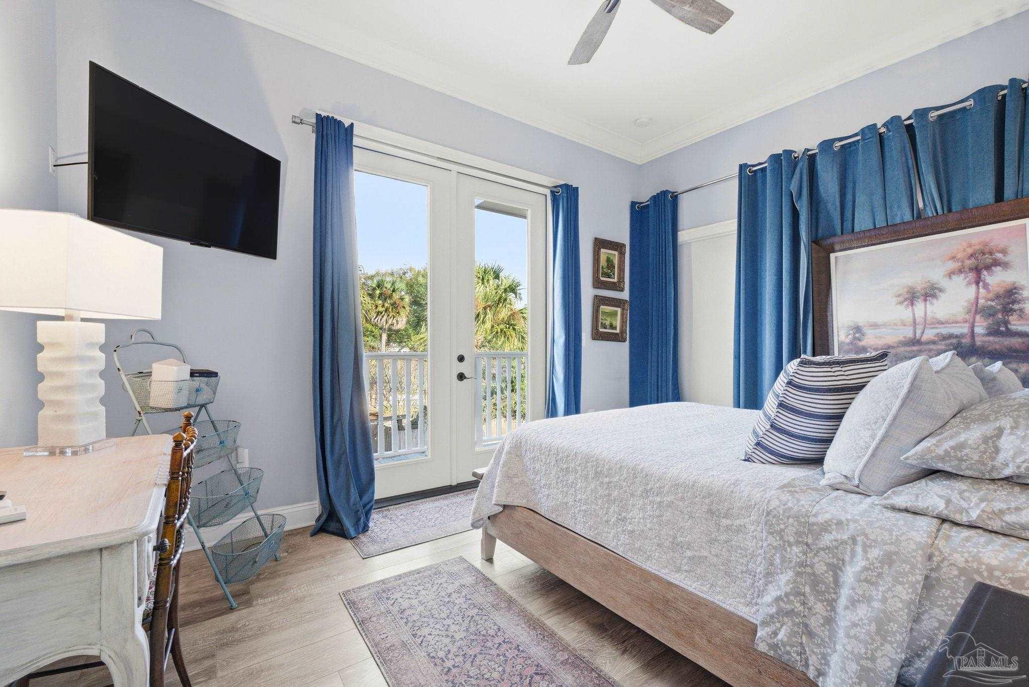 714 East La Rua Street Pensacola, FL 32501 - Photo 48 of 63 a bedroom with a bed and a television