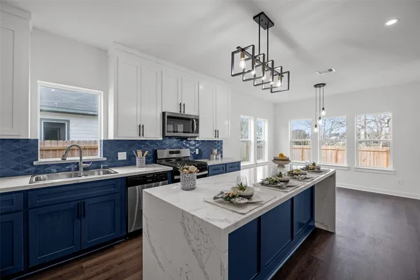 $2,350 | 7430 Avenue East, Beasley, TX 77417