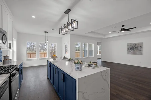 $2,350 | 7430 Avenue East, Beasley, TX 77417