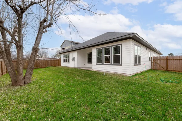 $2,250 | 7430 Avenue East, Beasley, TX 77417