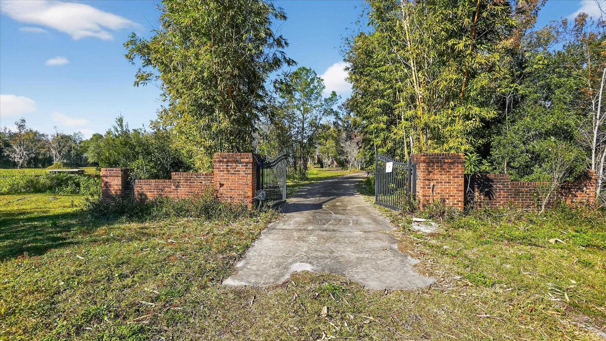 453 Federal Point Road East Palatka, FL 32131 - Photo 54 of 68 View of gate