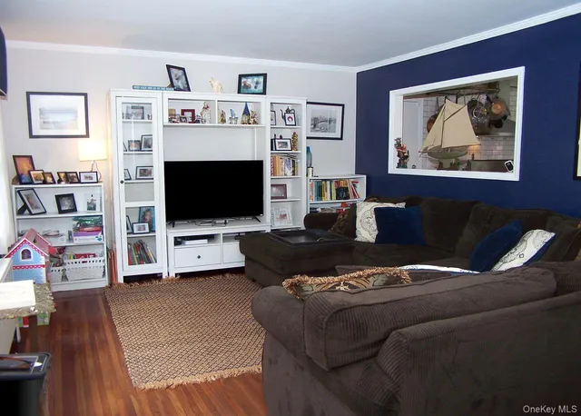 $679,000 | 10 Clarence Street, Copiague, NY 11726