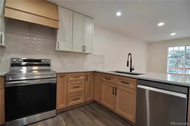 $624,900 | 995 Oakwood Drive, Castle Rock, CO 80104