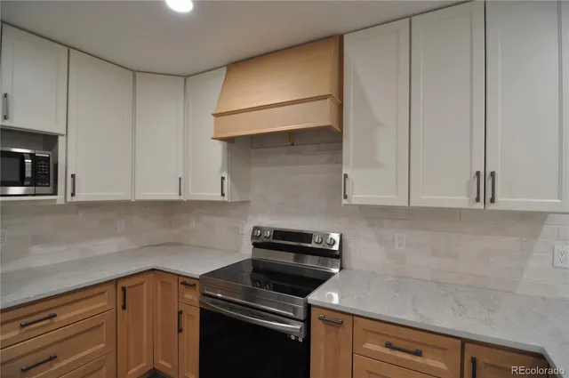 $624,900 | 995 Oakwood Drive, Castle Rock, CO 80104