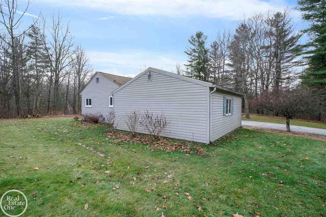 5190 Secord Lake Road Leonard, MI 48367 - Photo 23 of 34 50002072-22.JPG