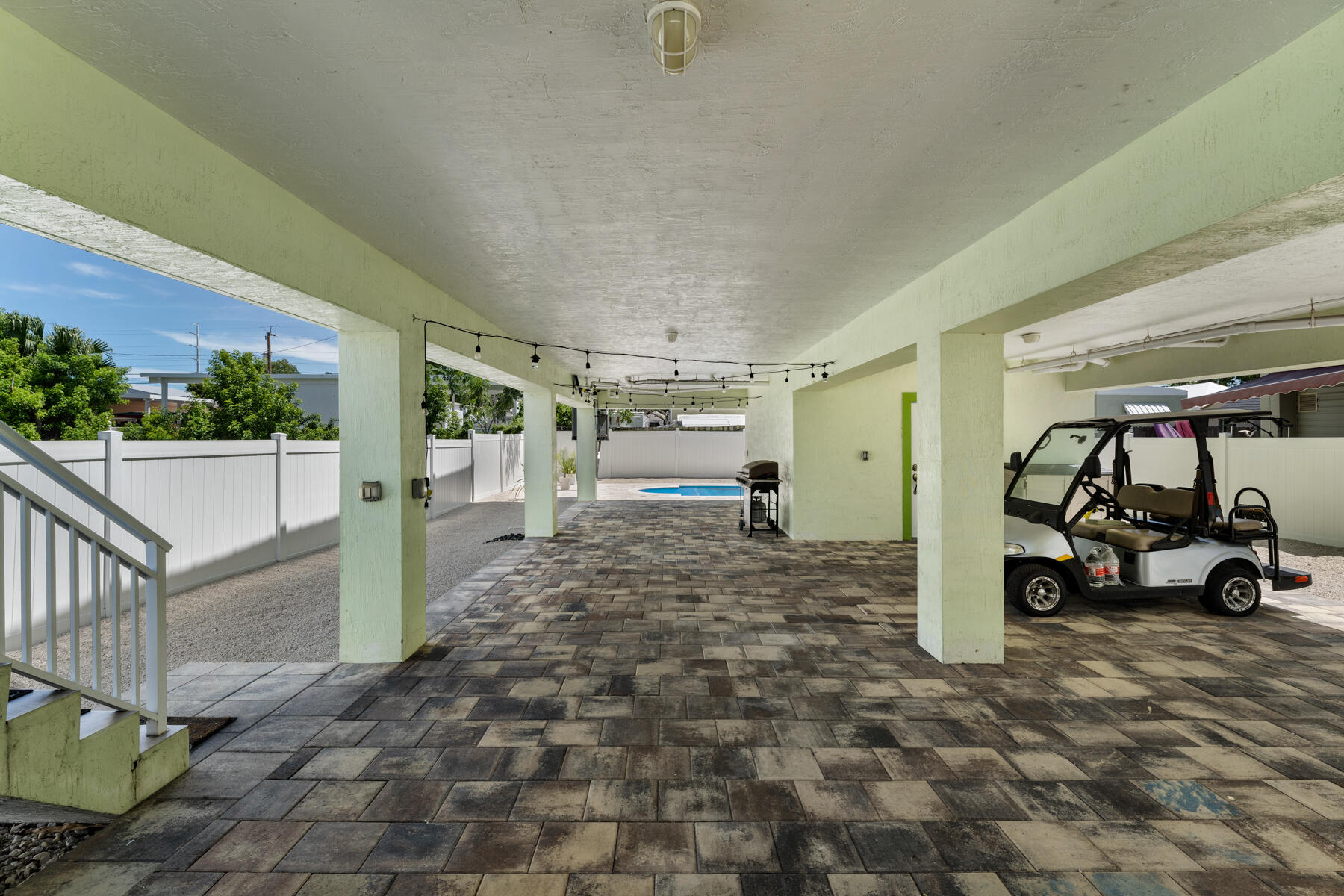 955 Plantation Road Key Largo, FL 33037 - Photo 35 of 37 a view of a garage