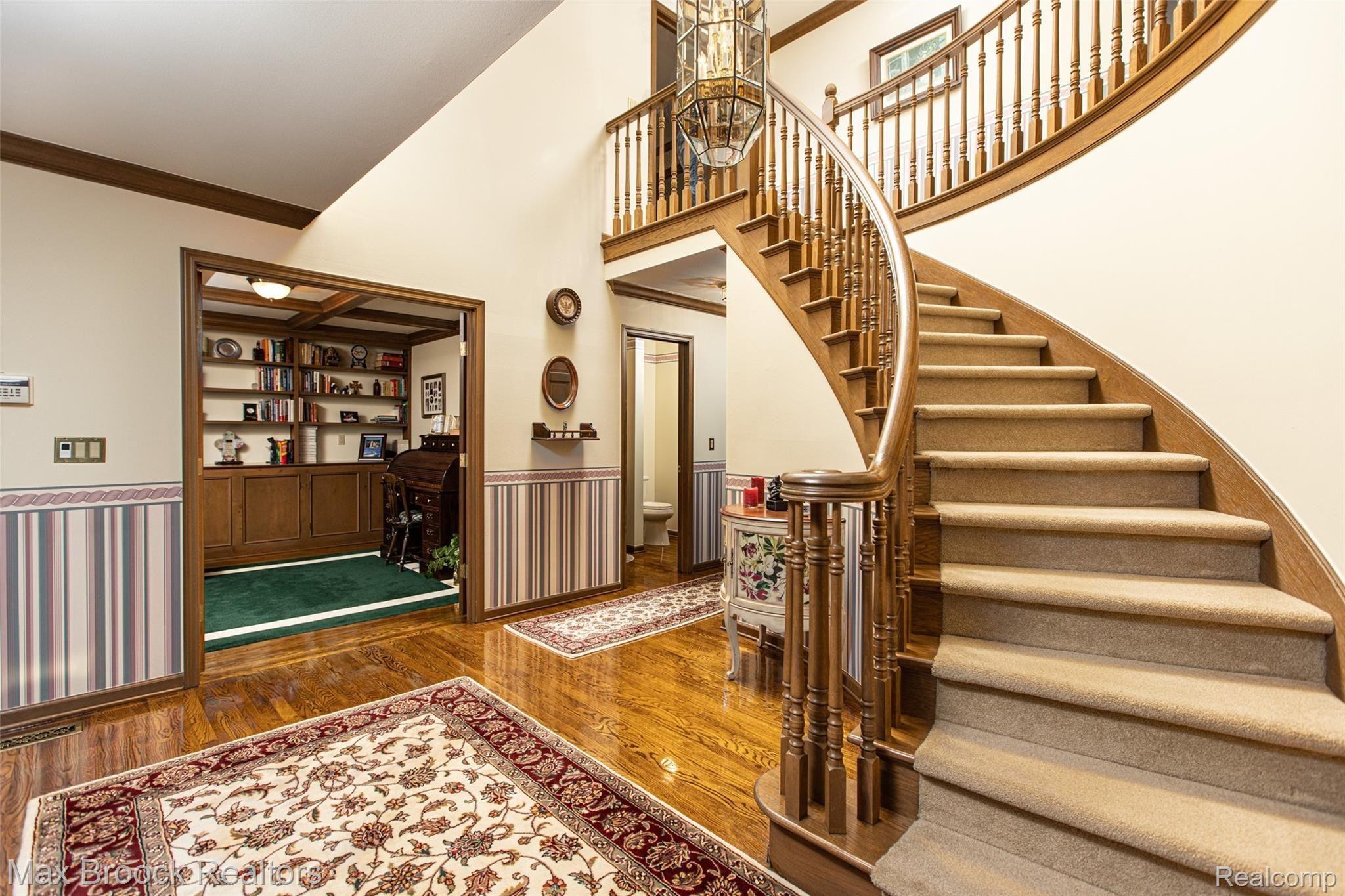 624 Foxhall Road Bloomfield Hills, MI 48304 - Photo 5 of 29 Foyer.jpg
