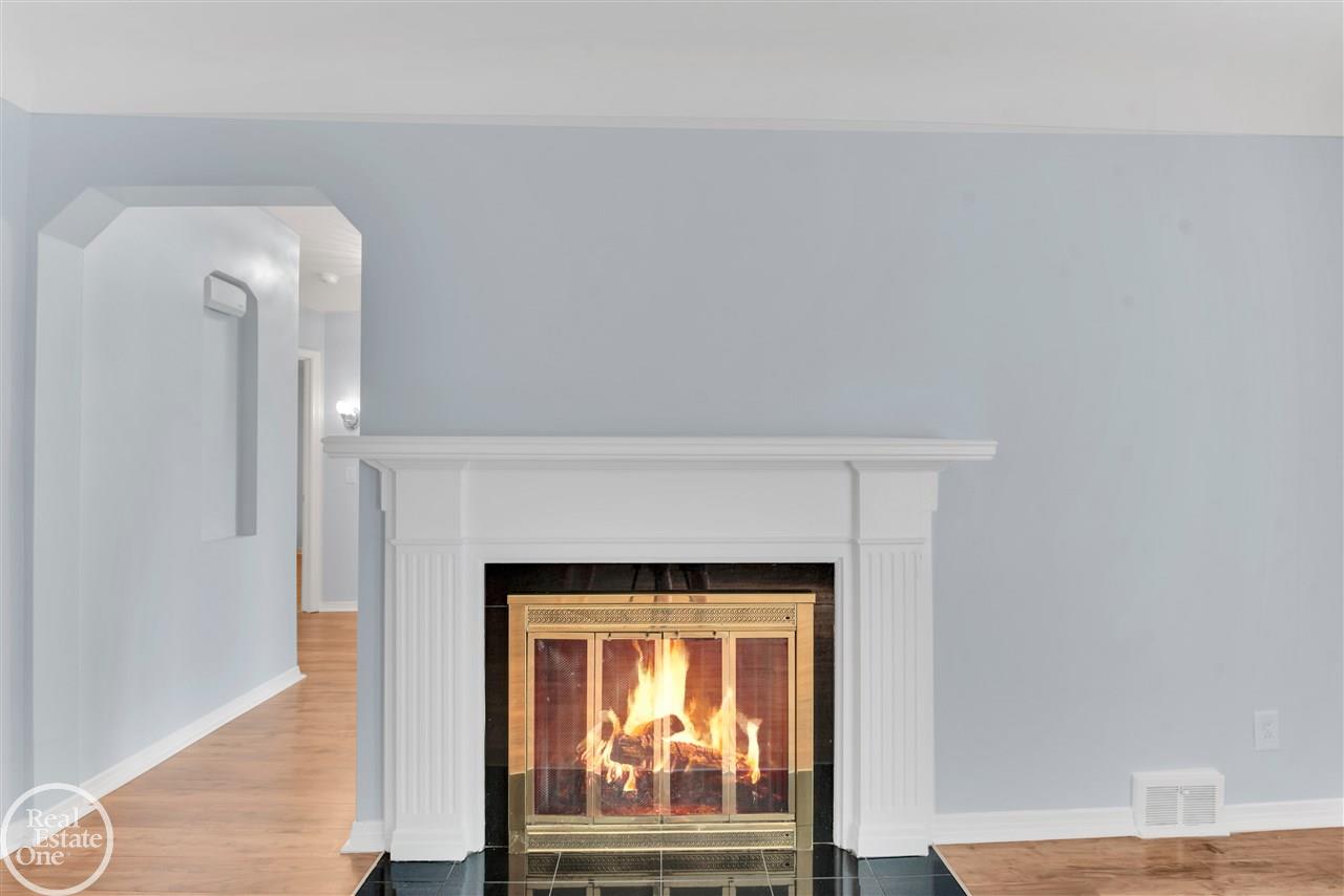 860 Shoreham Road Grosse Pointe Woods, MI 48236 - Photo 4 of 43